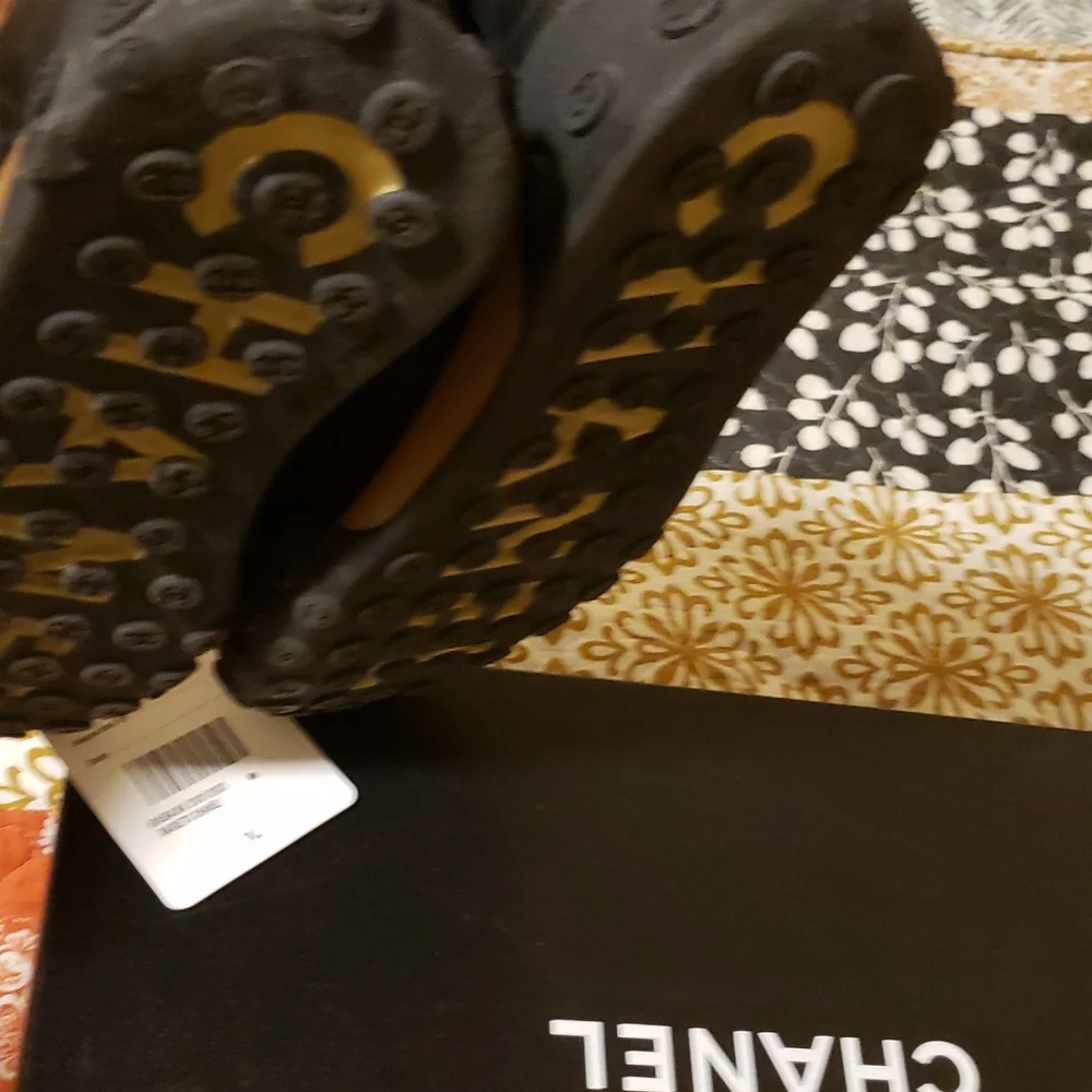 Women's Authentic Chanel sneakers - Picture 7 of 7